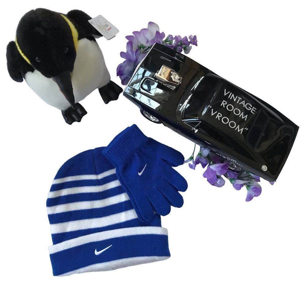 Nike NWOT Beanie with Gloves Set Youth OS (8/20)